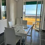 Cavi 1840 Fronte Mare 아파트