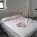 Cavi 1840 Fronte Mare 아파트 *